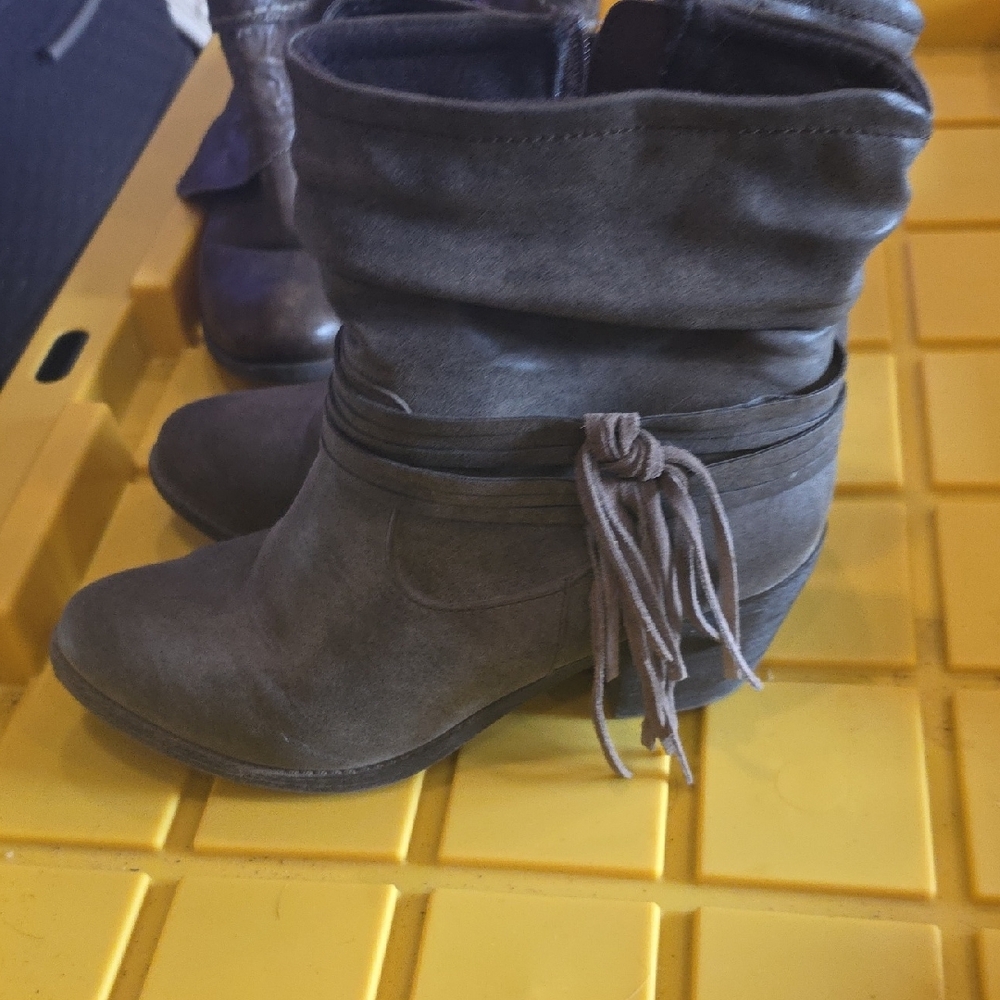 Pop Brown Heeled Boots with Tassel Details